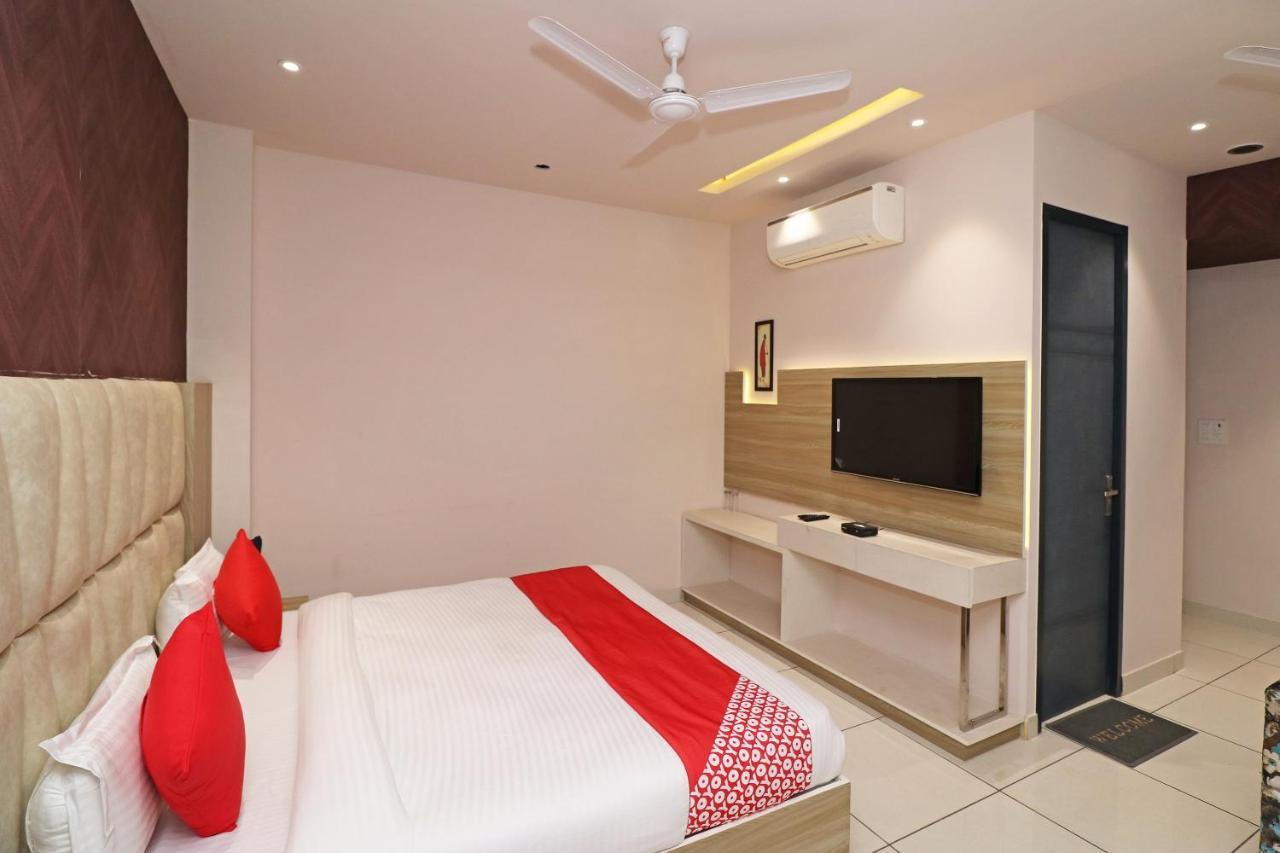 Oyo 26833 Cabana Meerut Ngoại thất bức ảnh