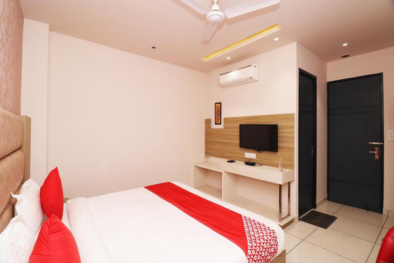 Oyo 26833 Cabana Meerut Ngoại thất bức ảnh