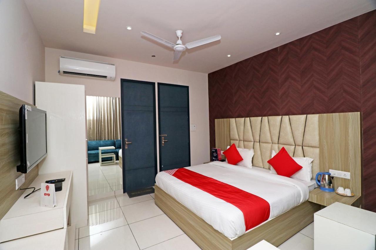 Oyo 26833 Cabana Meerut Ngoại thất bức ảnh